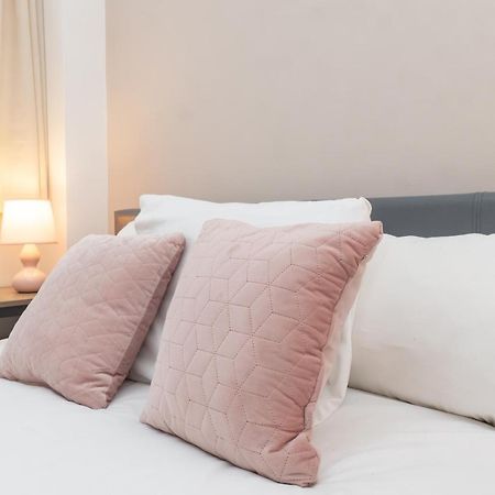 Spacious 2 Bed Southville Flat Near Harbourside 브리스틀 외부 사진